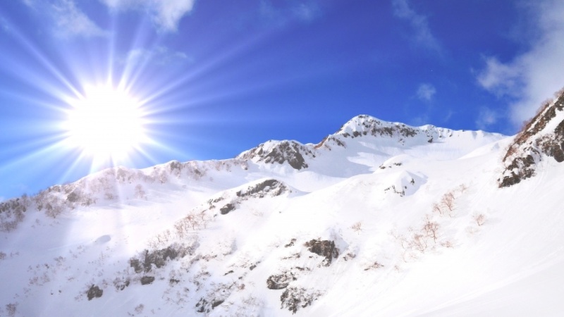 雪山と太陽